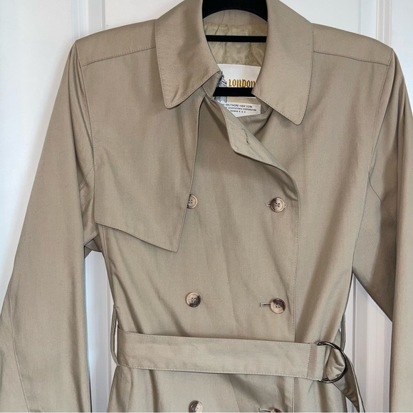 Vintage London Fog Classic Trench - Picture 3 of 16